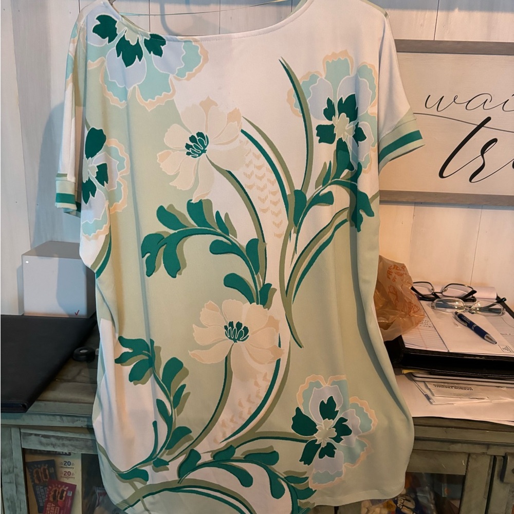 JM Collection Top Large Beautiful - Picture 2 of 4